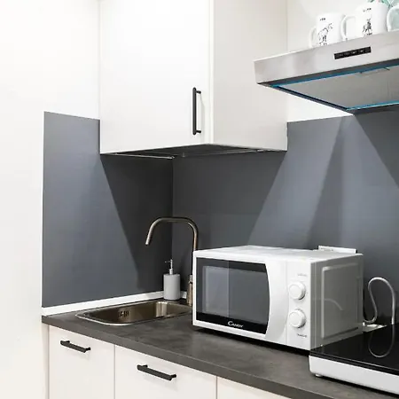 Apartment Luminoso Di Design In Centro