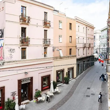 Luminoso Di Design In Centro Cagliari