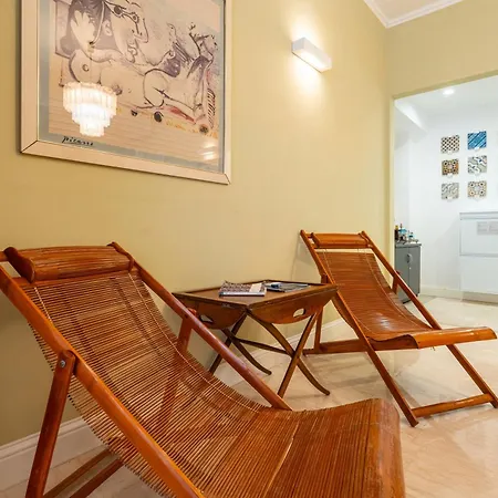 Luminoso Di Design In Centro Cagliari