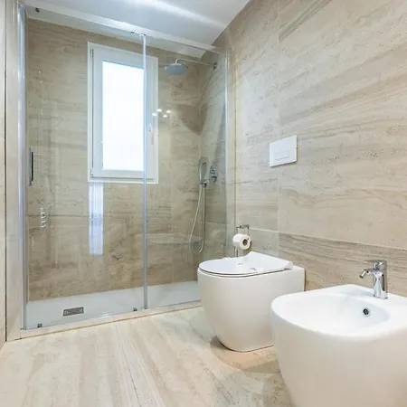 Lägenhet Luminoso Di Design In Centro