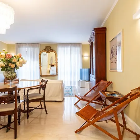 Lägenhet Luminoso Di Design In Centro Cagliari