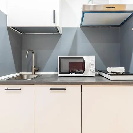 Luminoso Di Design In Centro