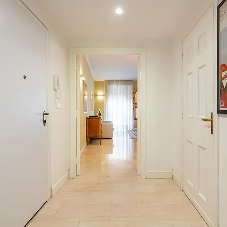 Luminoso Di Design In Centro Appartement