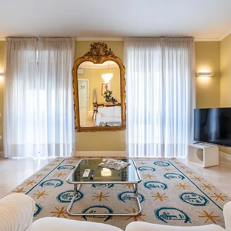 Luminoso Di Design In Centro Lägenhet